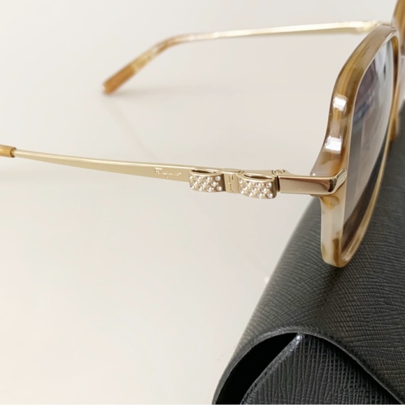 New - Salvatore Ferragamo Sunglasses - Picture 5 of 8